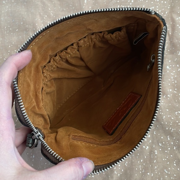 Brand New Patricia Nash Genuine Leather Tooled Turquoise Large Clutch Wristlet - Picture 9 of 12